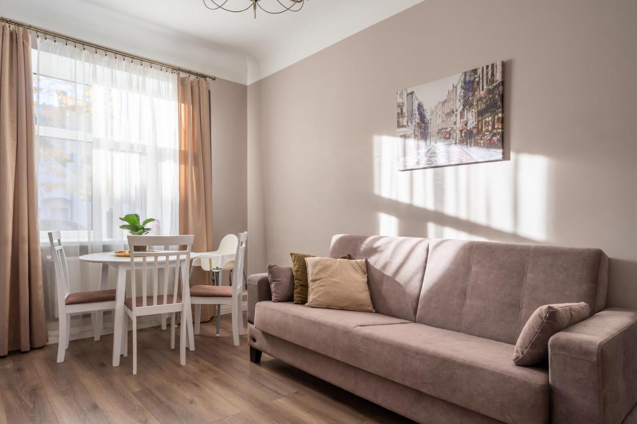 Stylish Latvian Classic 1-Bedroom Apartment Near City Center, Parks & Public Transport Links Riga Exterior foto