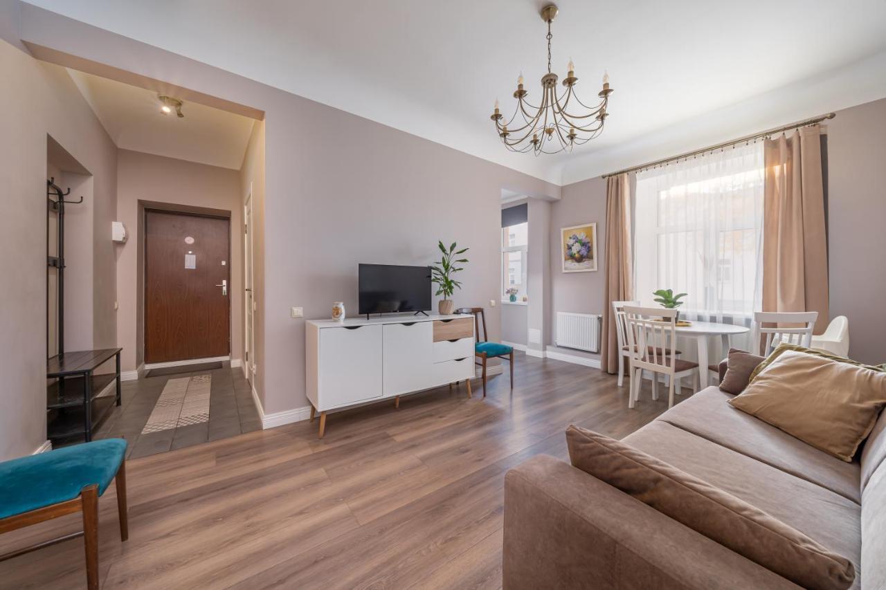 Stylish Latvian Classic 1-Bedroom Apartment Near City Center, Parks & Public Transport Links Riga Exterior foto